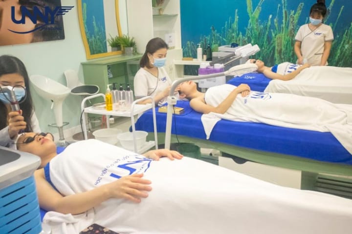 Học viên tại Unny Spa được cam kết việc làm đầu ra với mức lương 6-15 triệu.